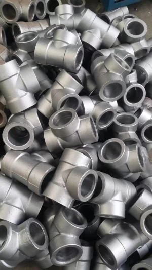 Aleación C 4  Hastelloy C 4  Enchufe forjado Roscado Codo Tee Cap Acoplamiento cruzado